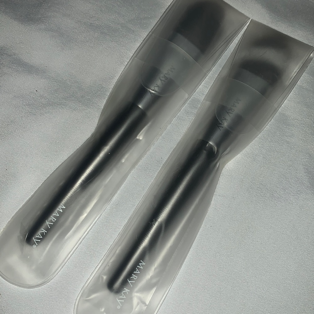 Mary Kay foundation/masking brushes